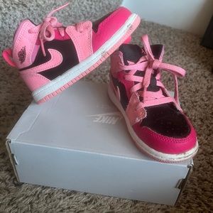 Nike Force 1’s 7/10 Condition Needs A Wipe Down